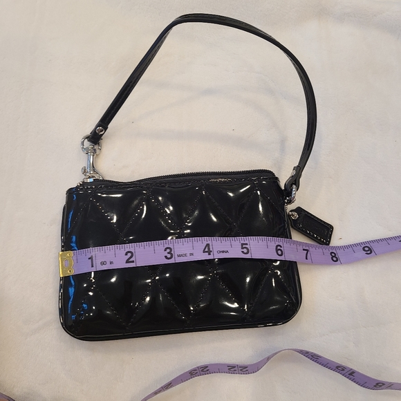 Coach super cute little wrislet quilted patent leather wallet - Picture 5 of 6